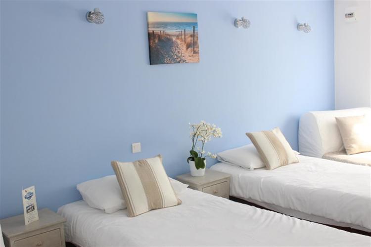 L'hôtel Les Atlantes propose des chambres de 1 à 4 personnes près de Royan.